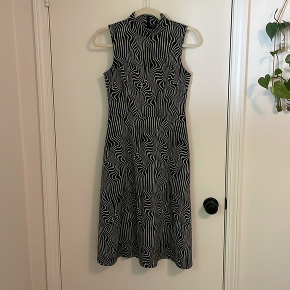 Maggy London Mock Neck Midi Dress - Picture 6 of 9